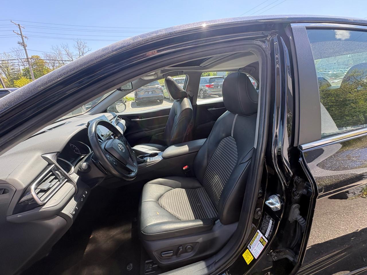 Toyota Camry SE Auto (Natl) 2023