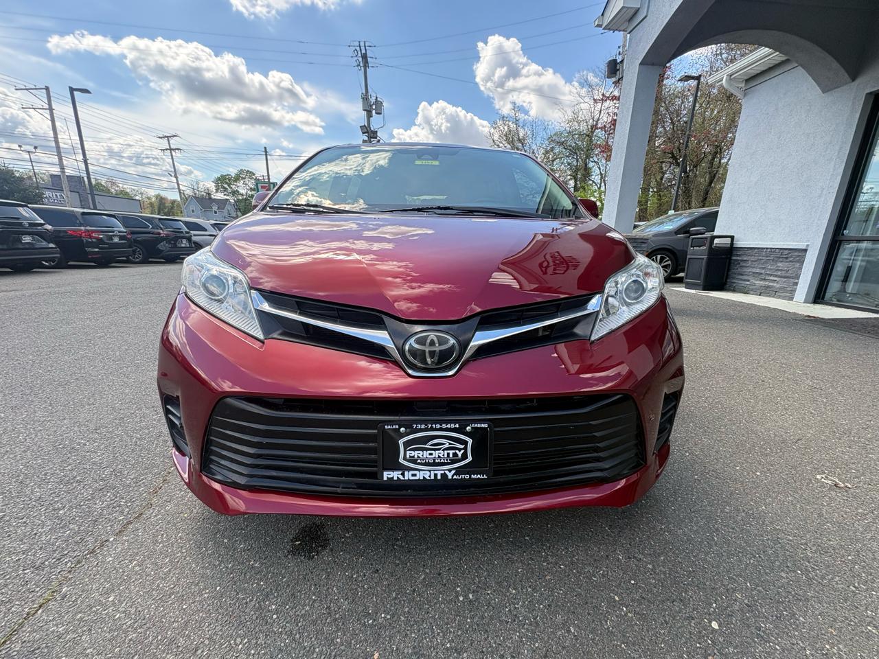 Toyota Sienna LE FWD 8-Passenger (Natl) 2019