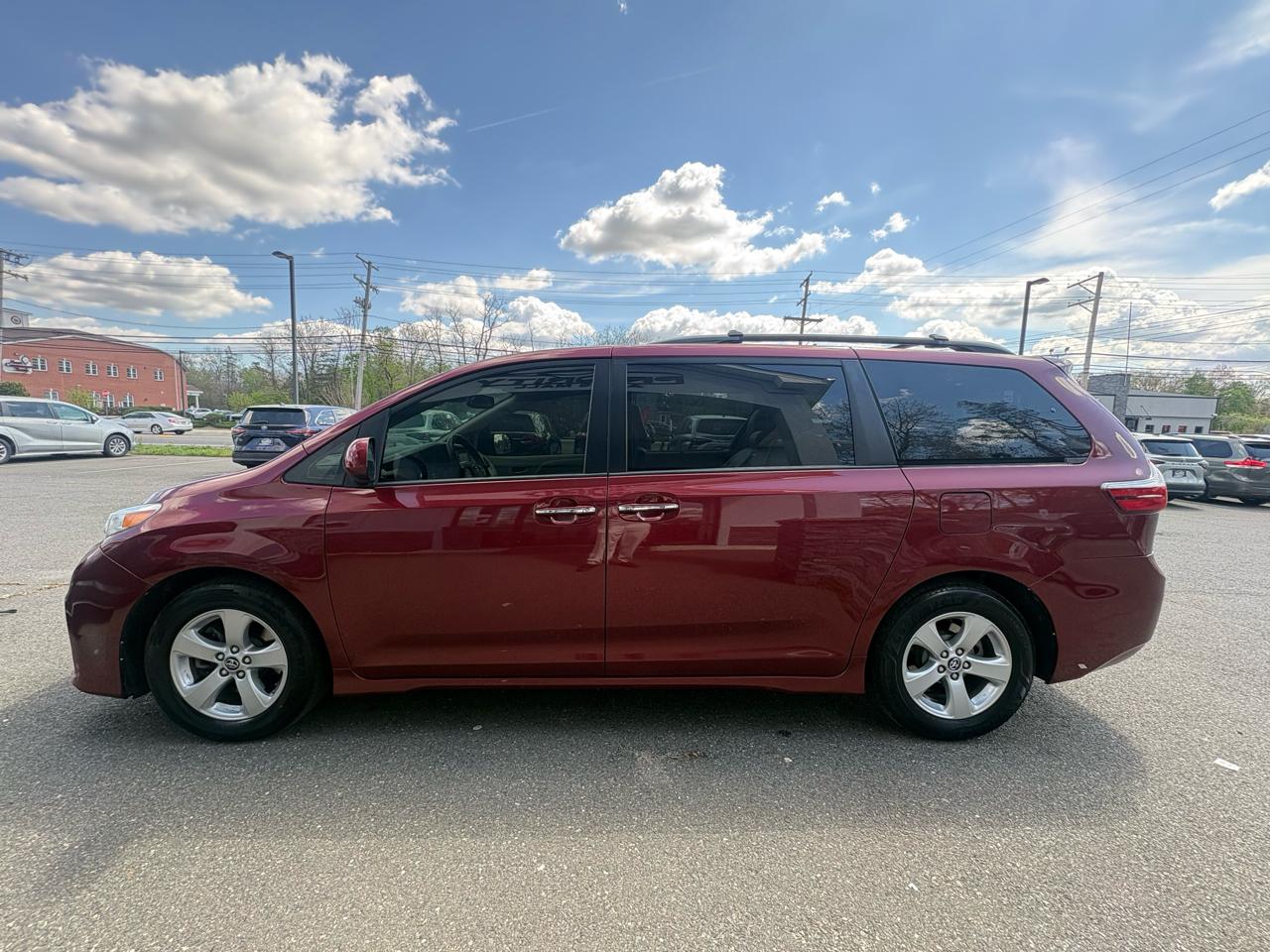 Toyota Sienna LE FWD 8-Passenger (Natl) 2019
