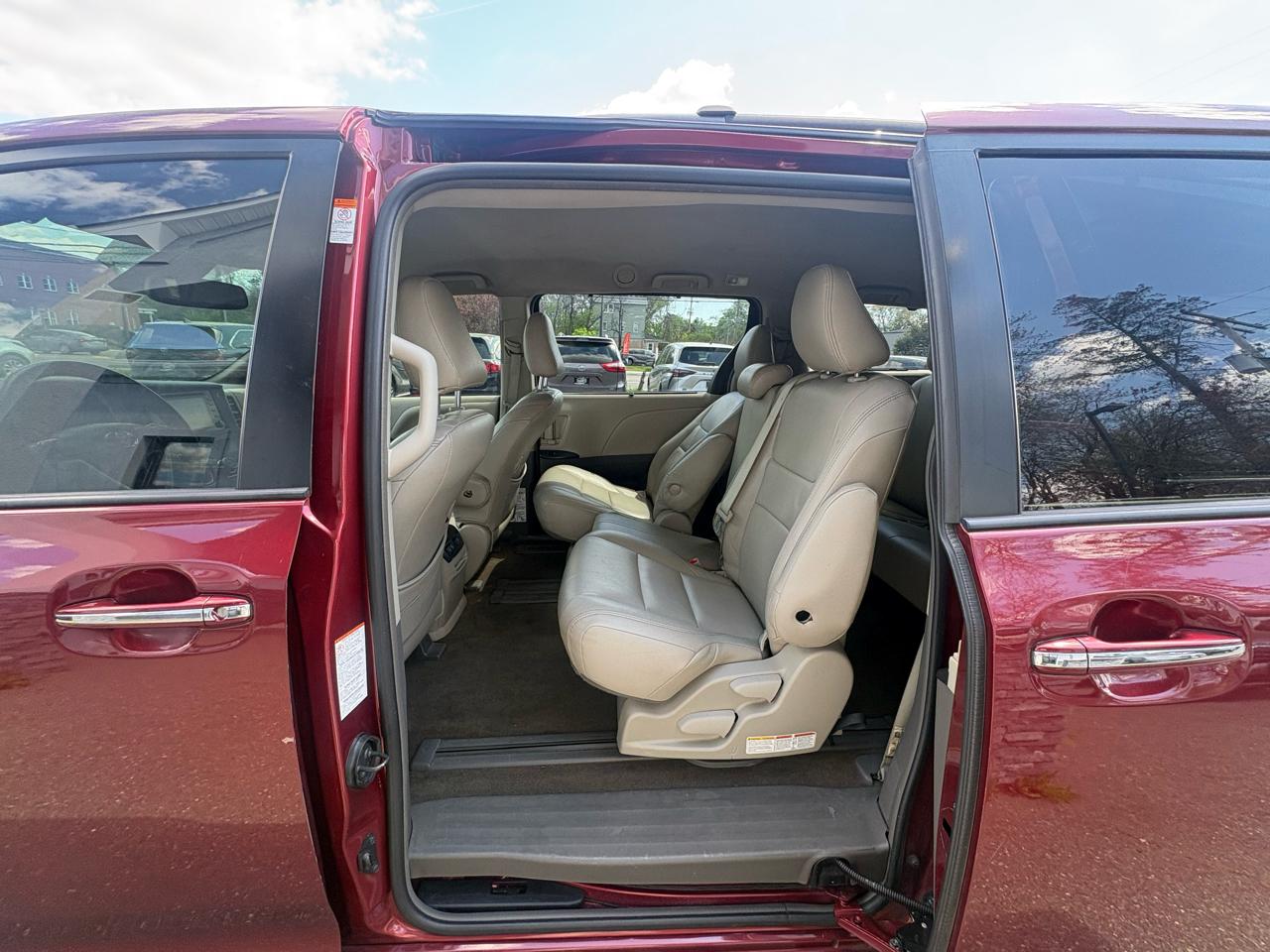 Toyota Sienna LE FWD 8-Passenger (Natl) 2019