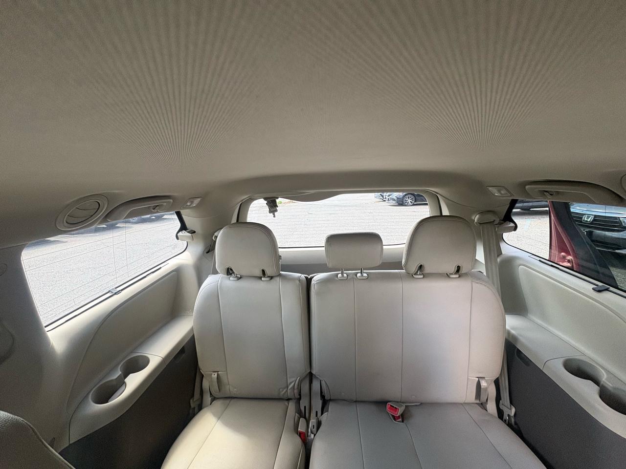 Toyota Sienna LE FWD 8-Passenger (Natl) 2019