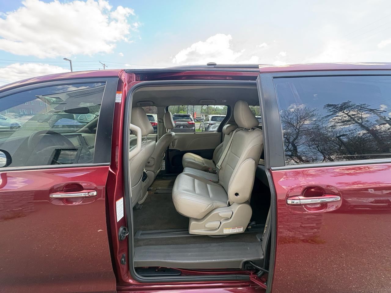 Toyota Sienna LE FWD 8-Passenger (Natl) 2019
