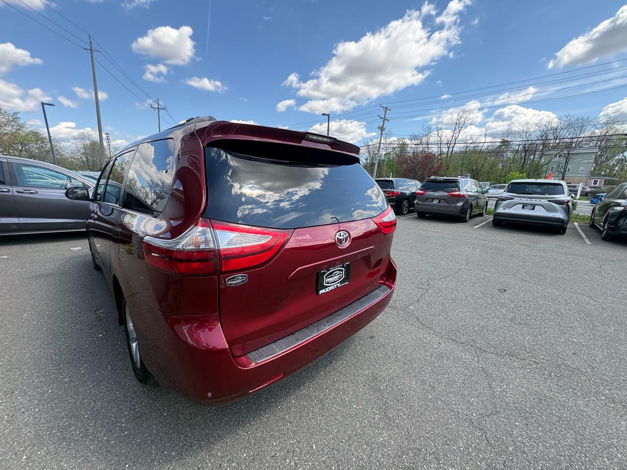 Toyota Sienna LE FWD 8-Passenger (Natl) 2019
