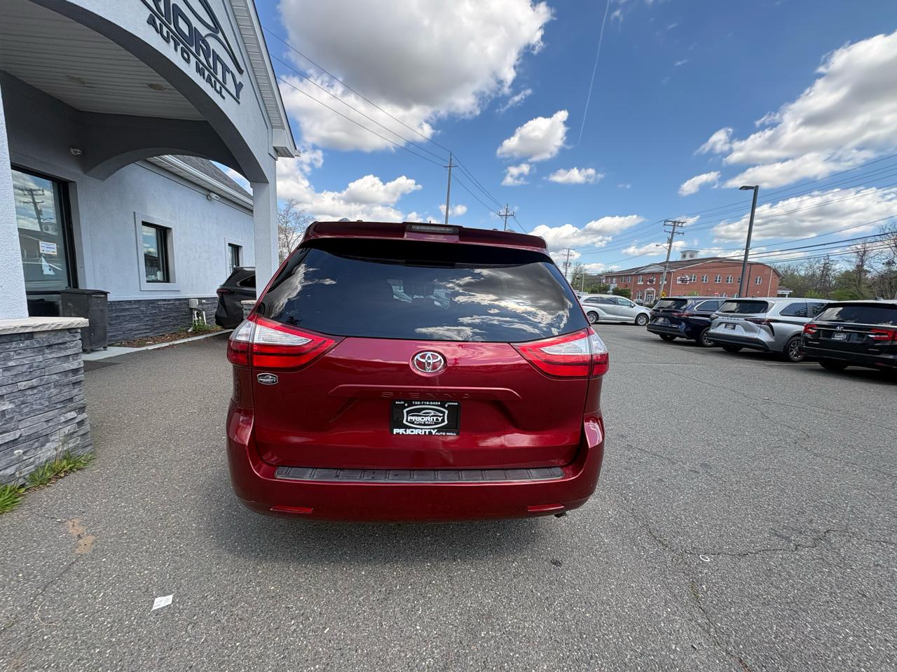 Toyota Sienna LE FWD 8-Passenger (Natl) 2019