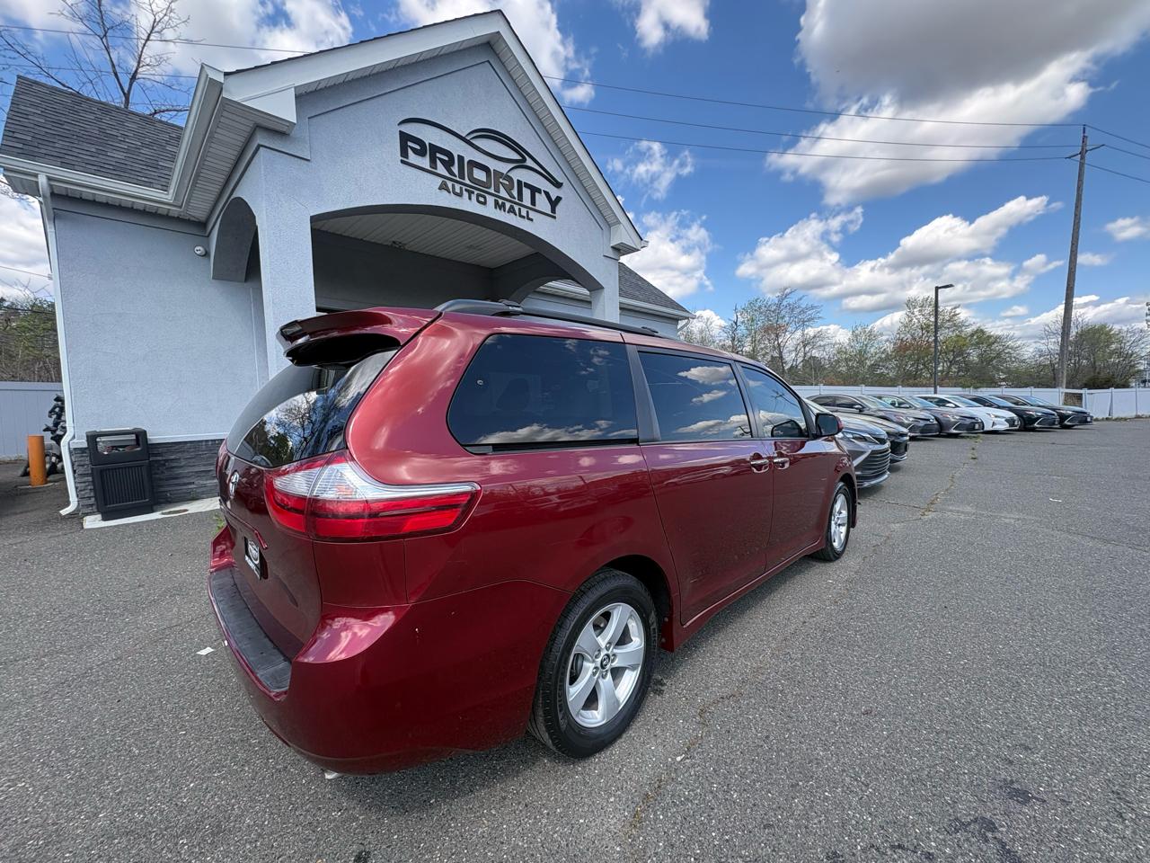 Toyota Sienna LE FWD 8-Passenger (Natl) 2019
