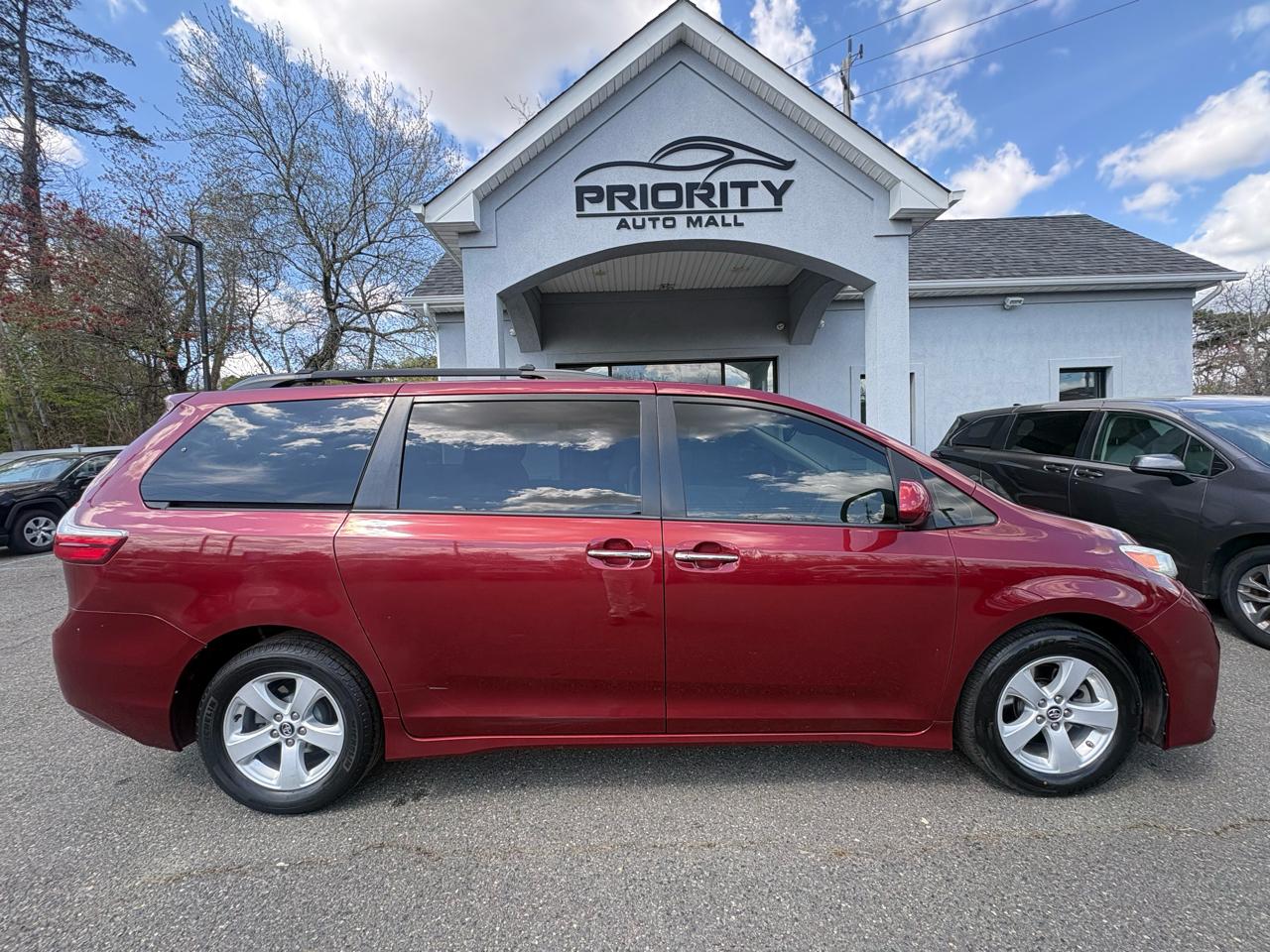 Toyota Sienna LE FWD 8-Passenger (Natl) 2019