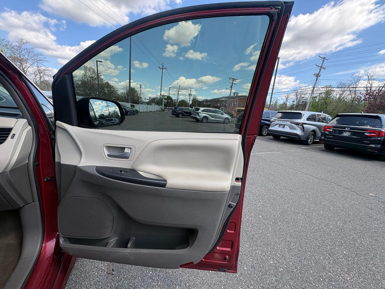 Toyota Sienna LE FWD 8-Passenger (Natl) 2019