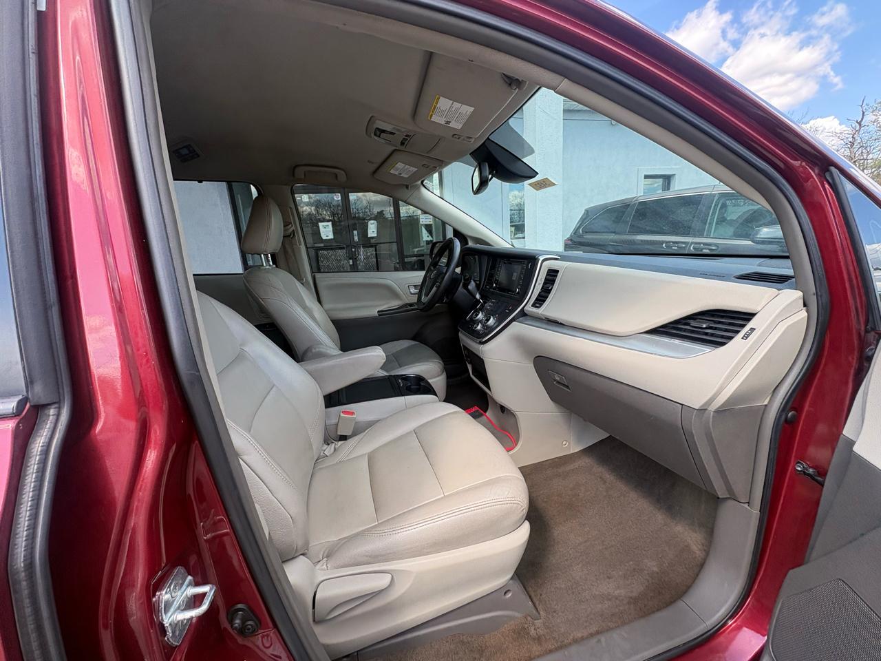 Toyota Sienna LE FWD 8-Passenger (Natl) 2019