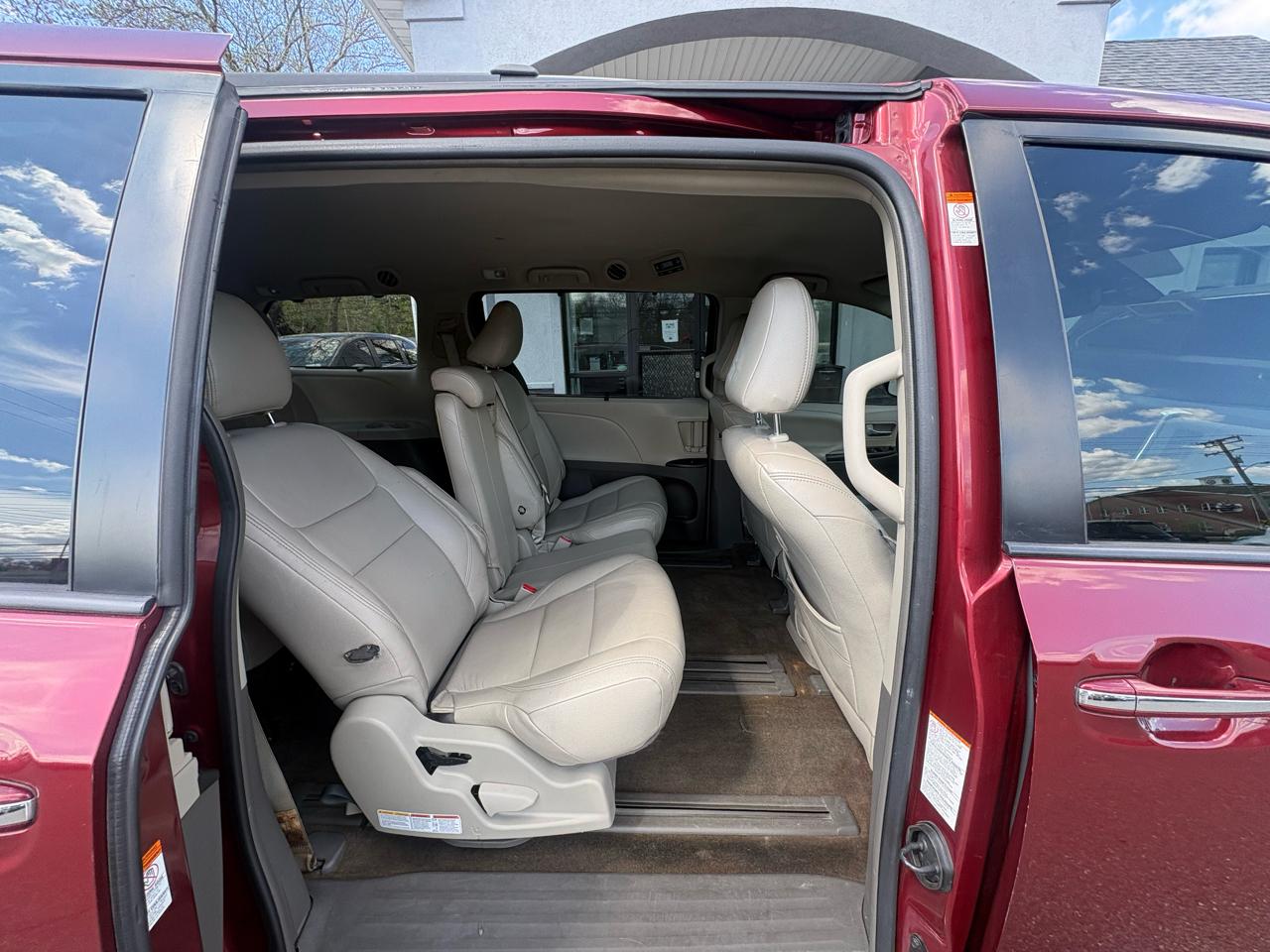 Toyota Sienna LE FWD 8-Passenger (Natl) 2019