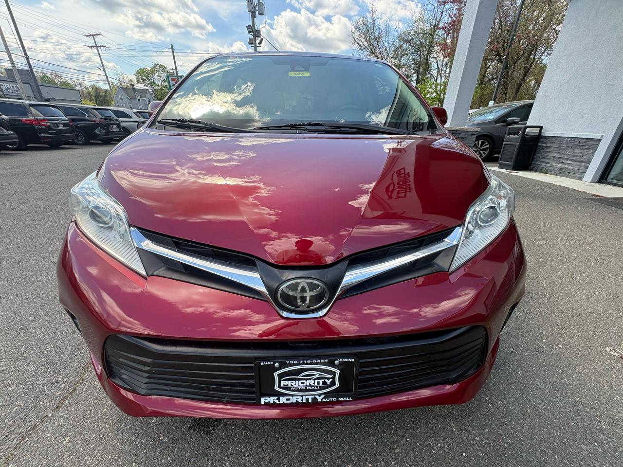 Toyota Sienna LE FWD 8-Passenger (Natl) 2019