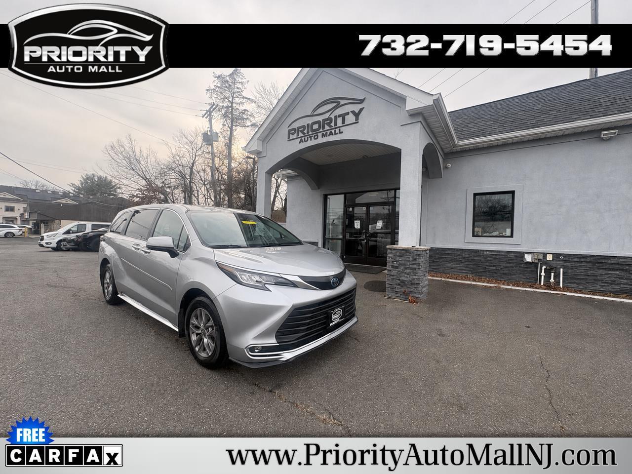 Toyota Sienna XLE FWD 8-Passenger (Natl) 2021