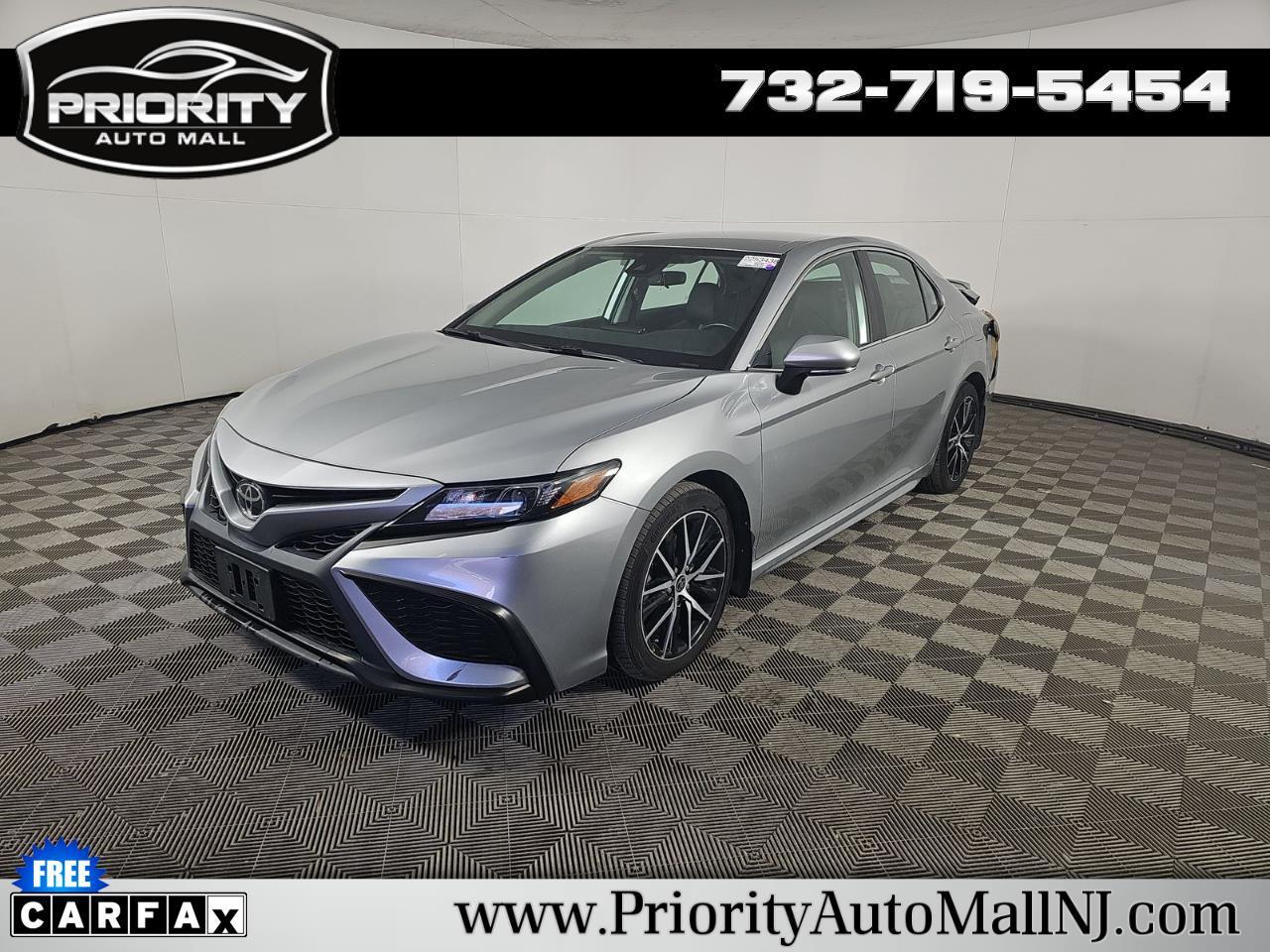 Toyota Camry SE 2022