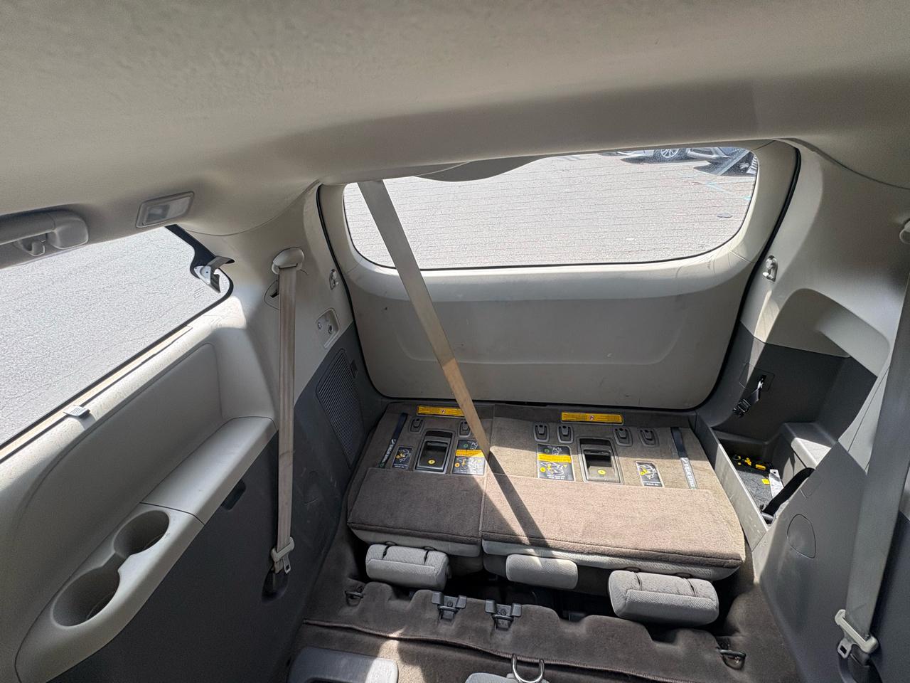 Toyota Sienna 5dr 7-Pass Van V6 LE AAS FWD (Natl) 2013