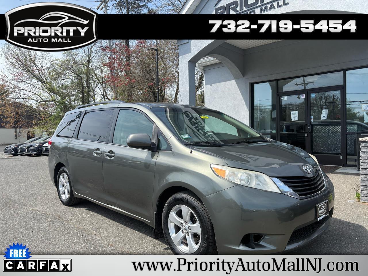 Toyota Sienna 5dr 7-Pass Van V6 LE AAS FWD (Natl) 2013