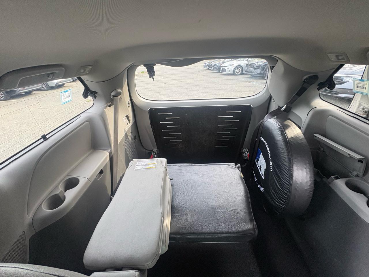 Toyota Sienna XLE Premium FWD 8-Passenger (Natl) 2017