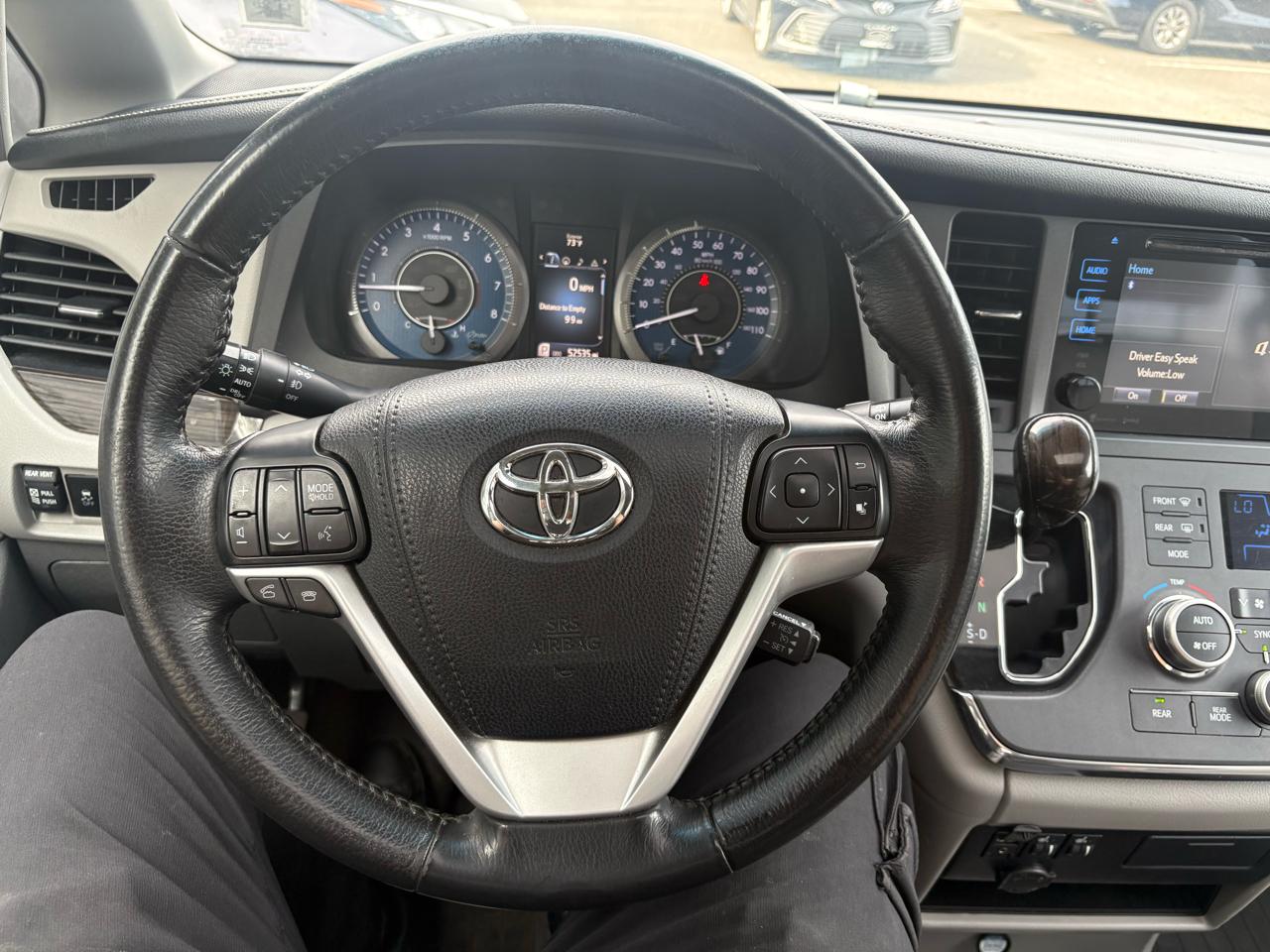 Toyota Sienna XLE Premium FWD 8-Passenger (Natl) 2017