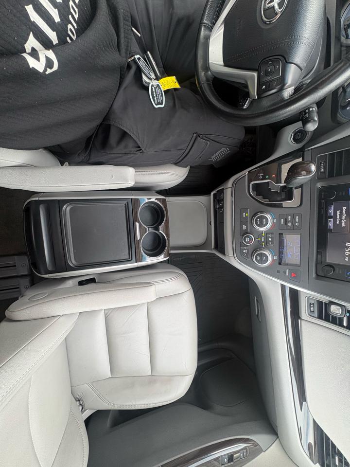 Toyota Sienna XLE Premium FWD 8-Passenger (Natl) 2017