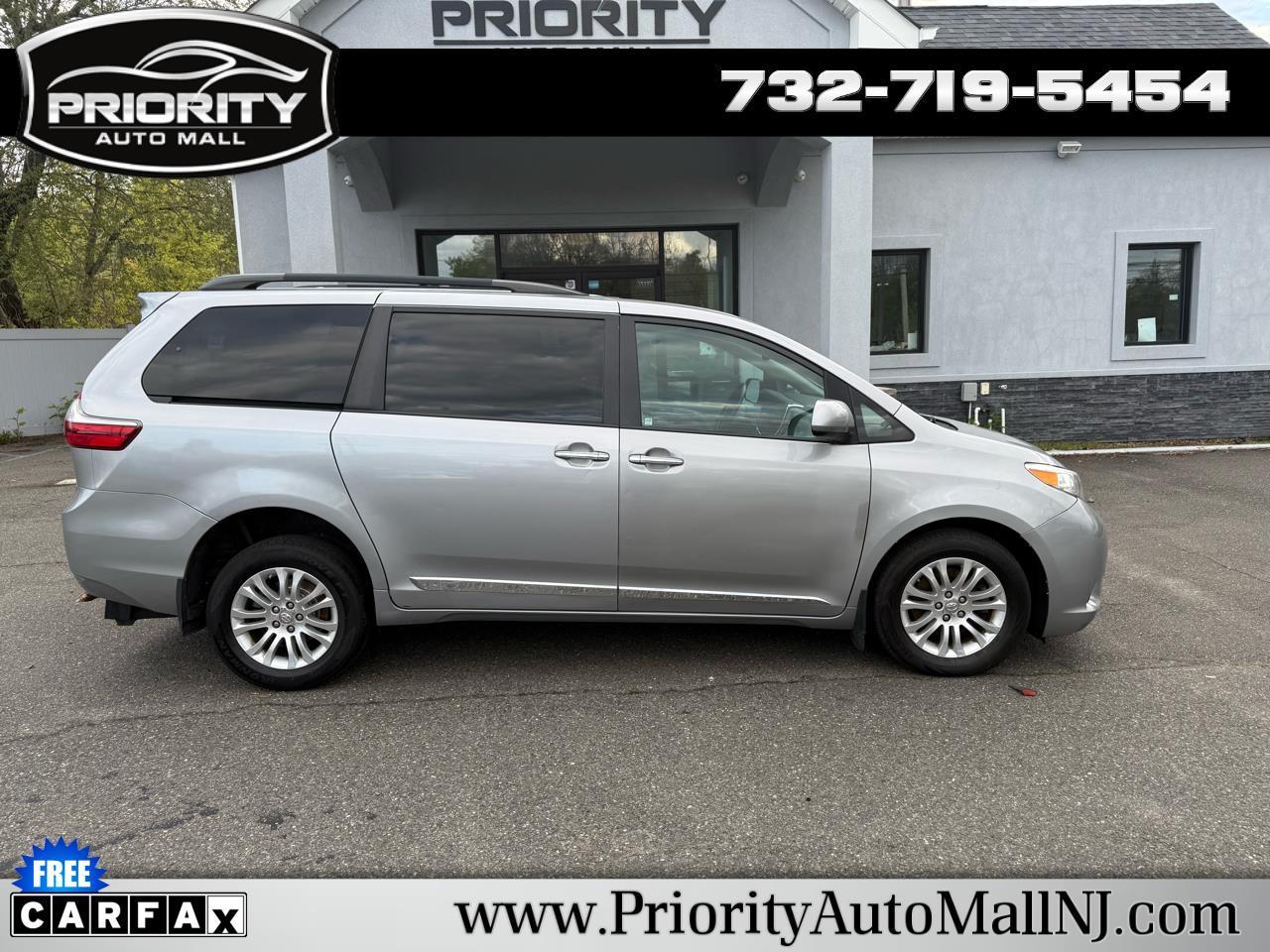 2017 Toyota Sienna XLE Premium FWD 8-Passenger  wheelchair-accessible
