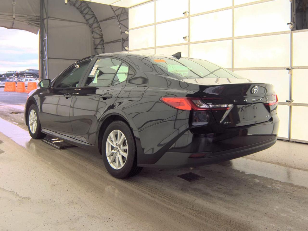 Toyota Camry XLE Hyb 4D Sedan FWD 2025