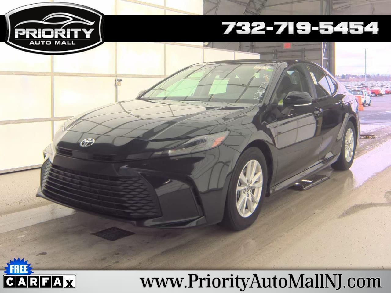 Toyota Camry XLE Hyb 4D Sedan FWD 2025