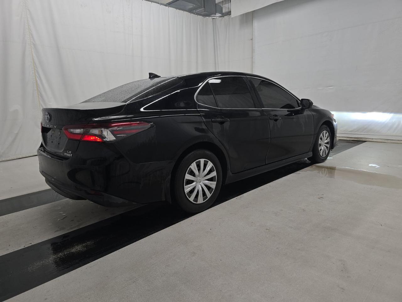 Toyota Camry Hybrid LE CVT (Natl) 2022