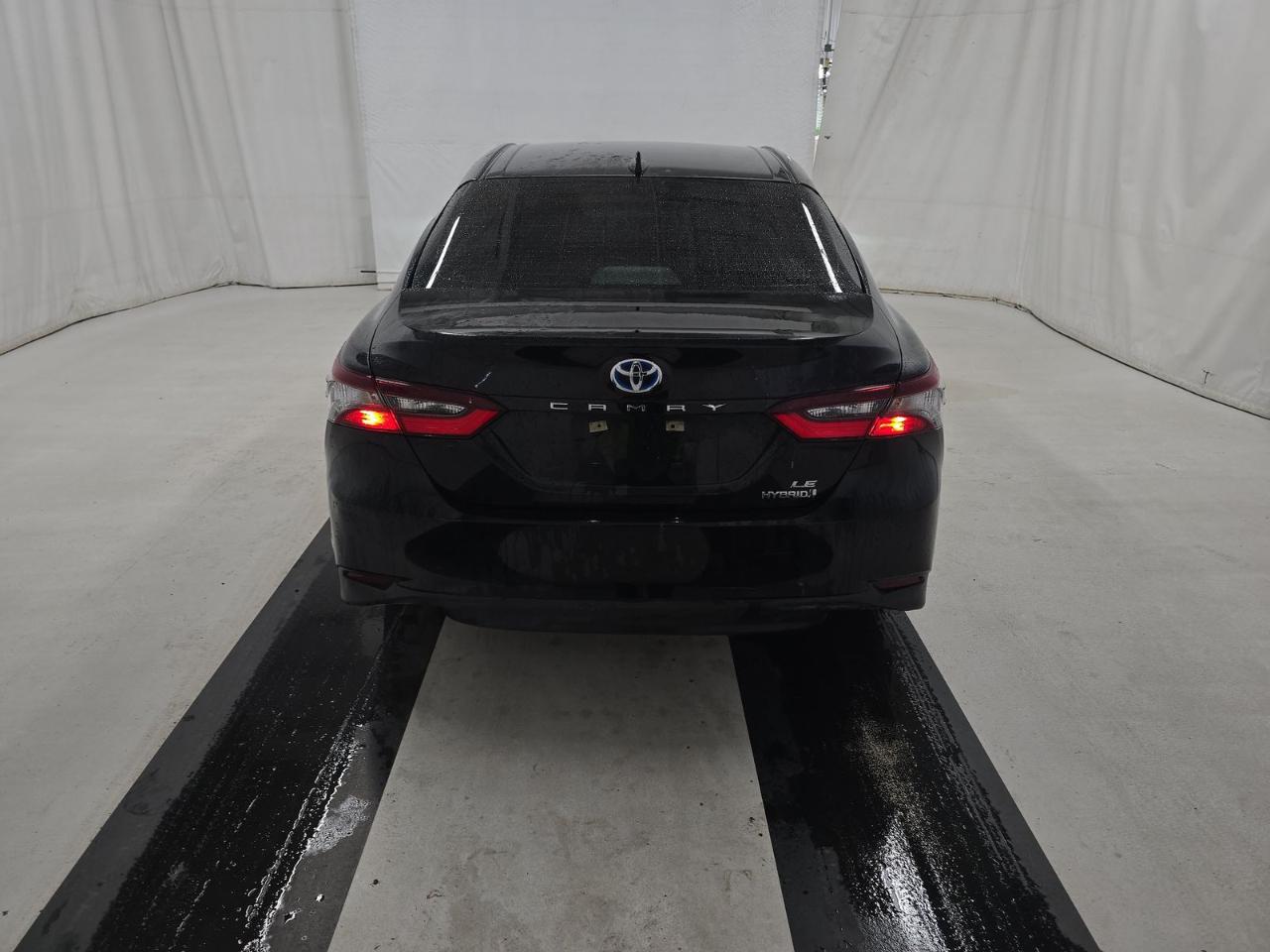 Toyota Camry Hybrid LE CVT (Natl) 2022