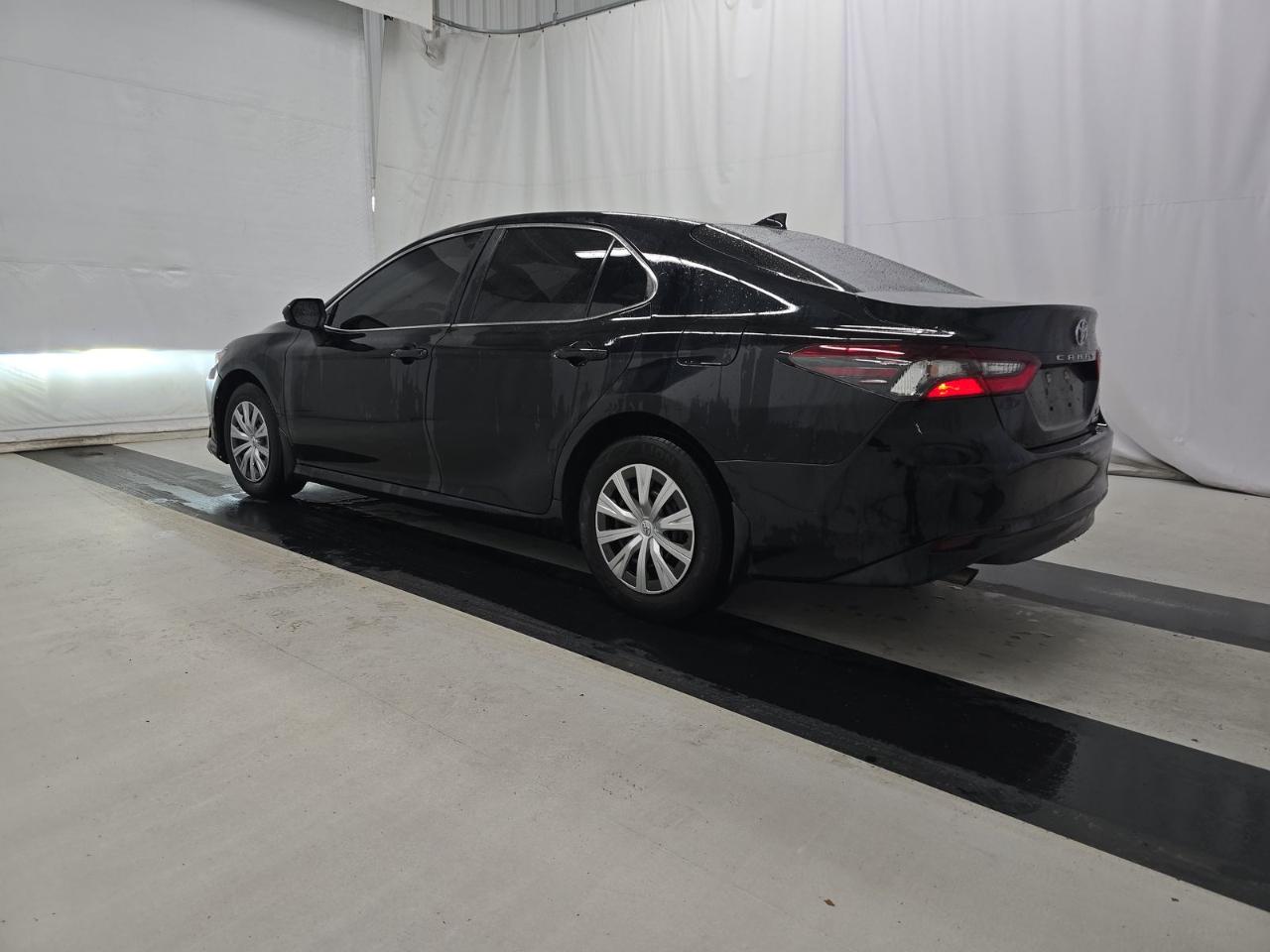 Toyota Camry Hybrid LE CVT (Natl) 2022