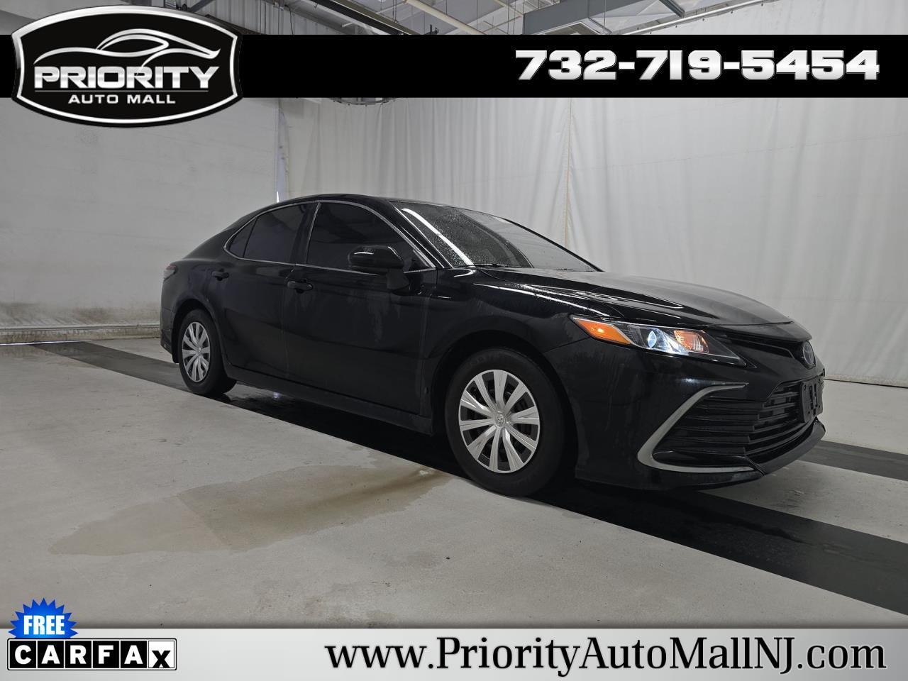 Toyota Camry Hybrid LE CVT (Natl) 2022