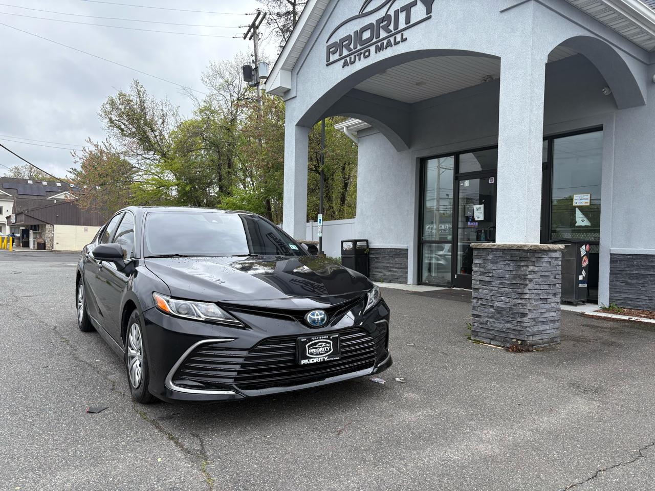 Toyota Camry Hybrid LE CVT (Natl) 2022