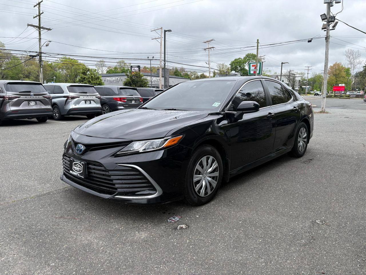 Toyota Camry Hybrid LE CVT (Natl) 2022