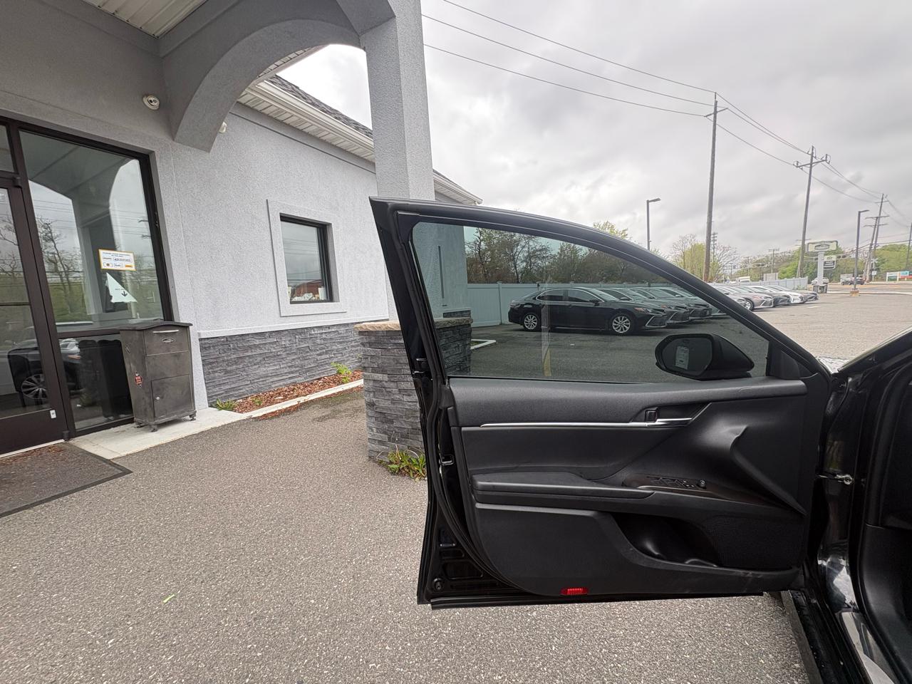 Toyota Camry Hybrid LE CVT (Natl) 2022