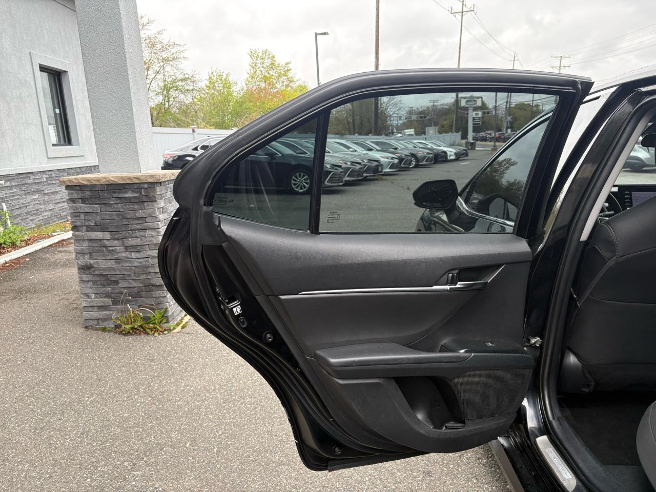 Toyota Camry Hybrid LE CVT (Natl) 2022