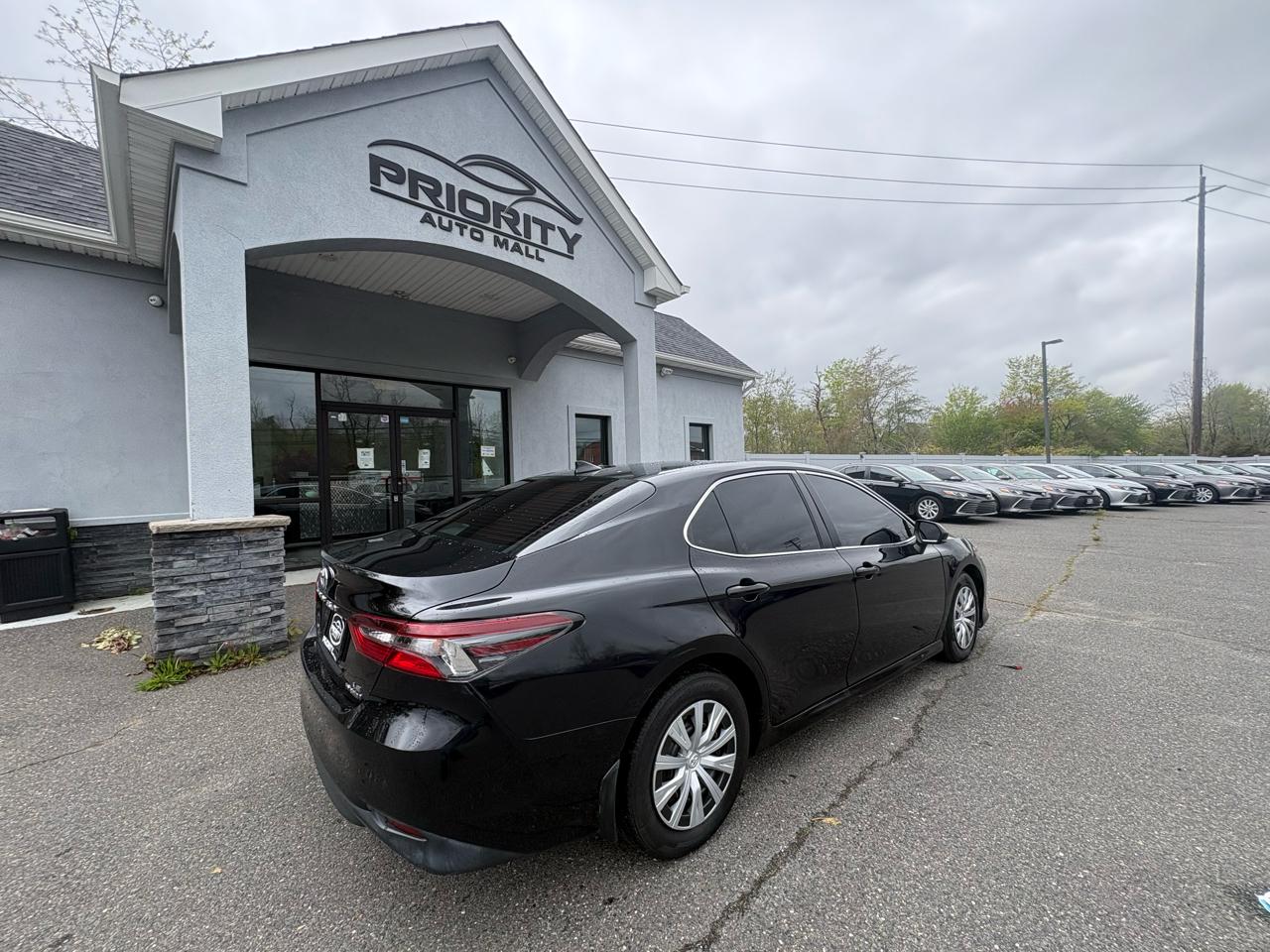 Toyota Camry Hybrid LE CVT (Natl) 2022