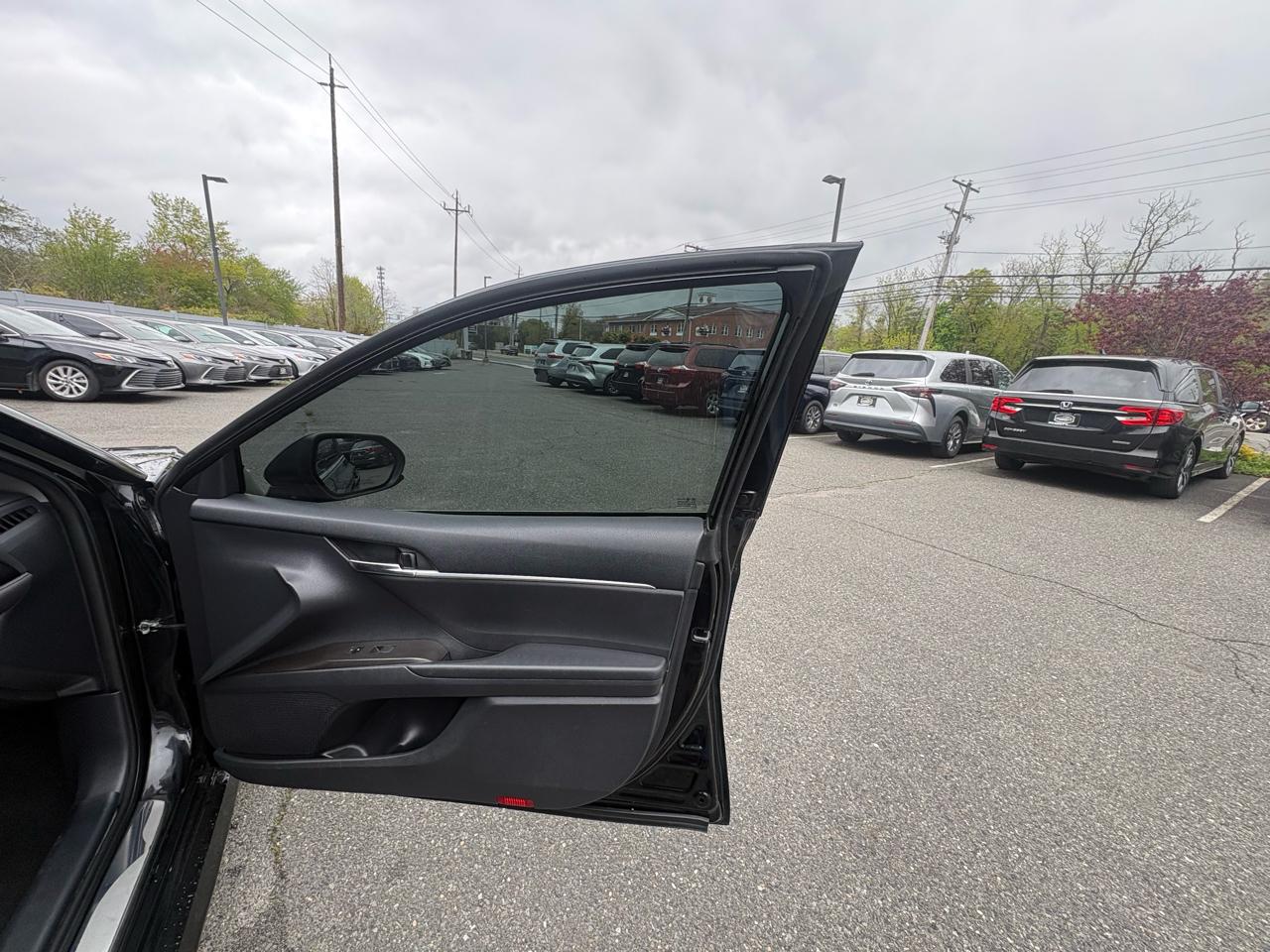 Toyota Camry Hybrid LE CVT (Natl) 2022