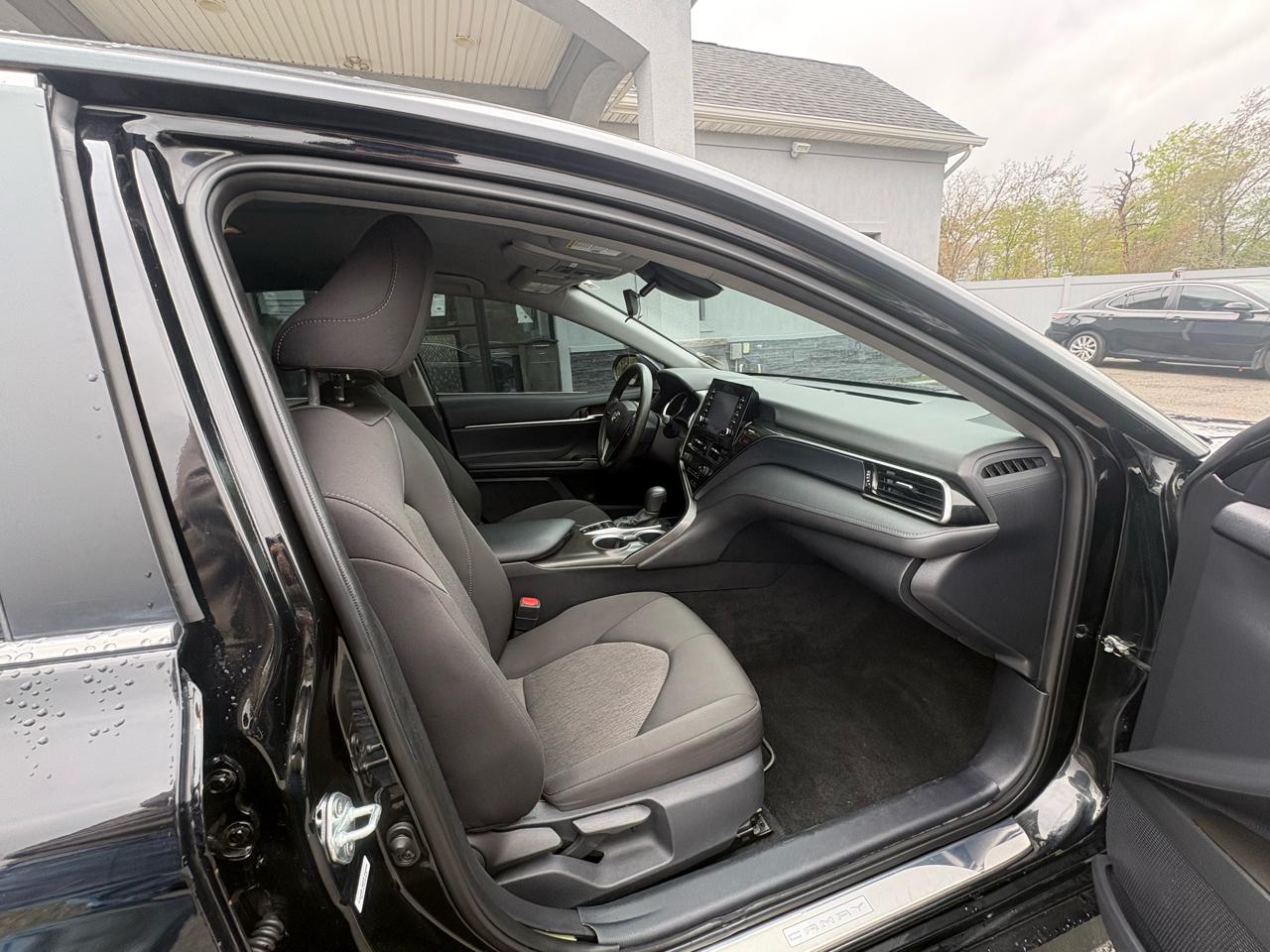 Toyota Camry Hybrid LE CVT (Natl) 2022