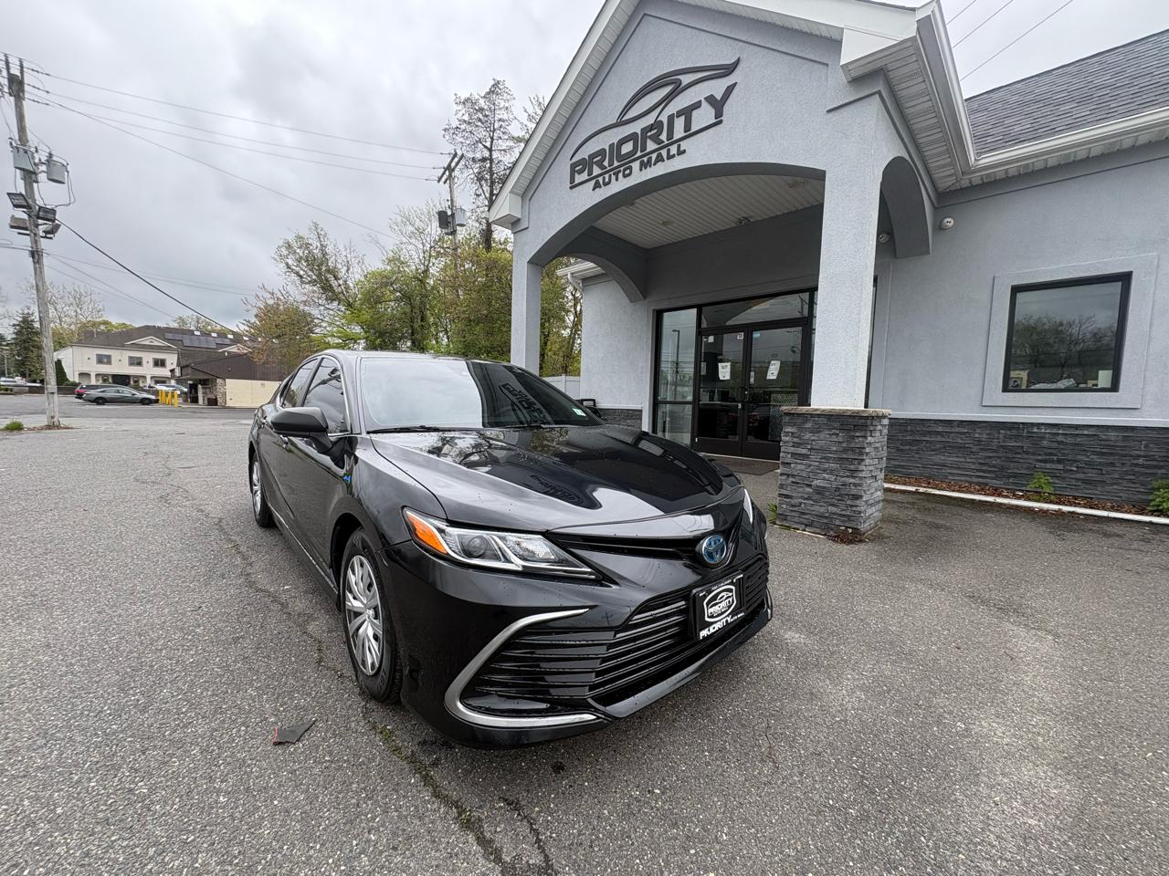 Toyota Camry Hybrid LE CVT (Natl) 2022