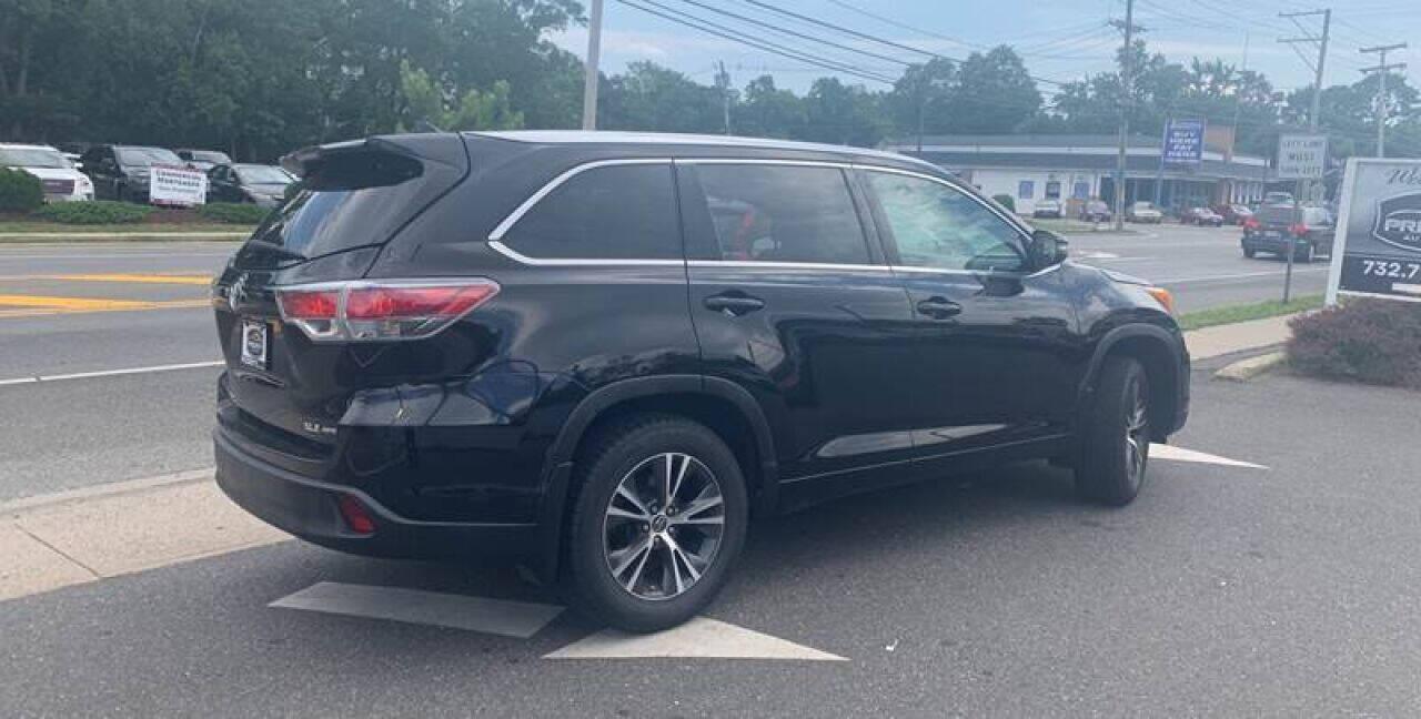 Toyota Highlander AWD 4dr V6 XLE (Natl) 2016