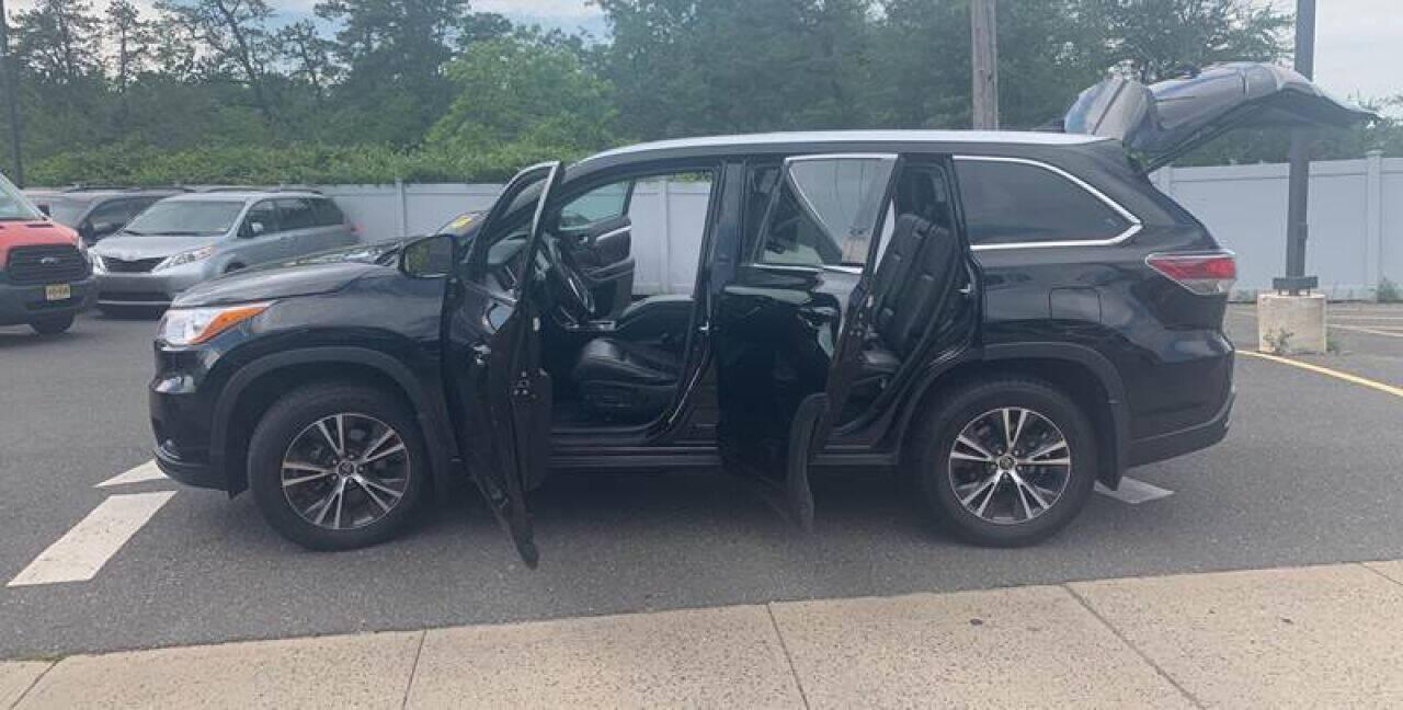 Toyota Highlander AWD 4dr V6 XLE (Natl) 2016