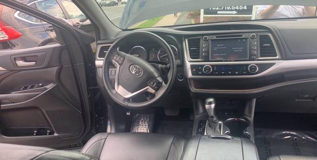 Toyota Highlander AWD 4dr V6 XLE (Natl) 2016