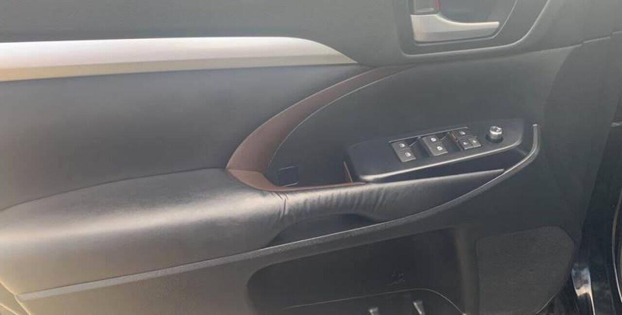 Toyota Highlander AWD 4dr V6 XLE (Natl) 2016