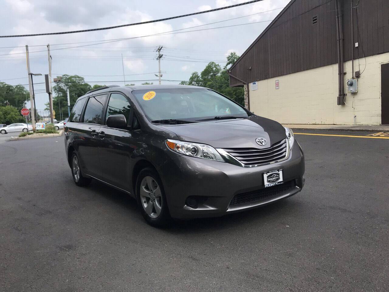 Toyota Sienna LE FWD 8-Passenger (Natl) 2017