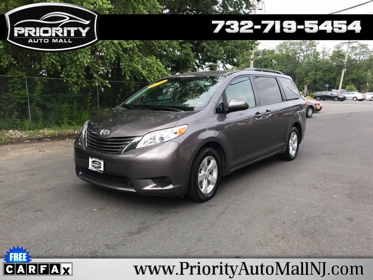 Toyota Sienna LE FWD 8-Passenger (Natl) 2017