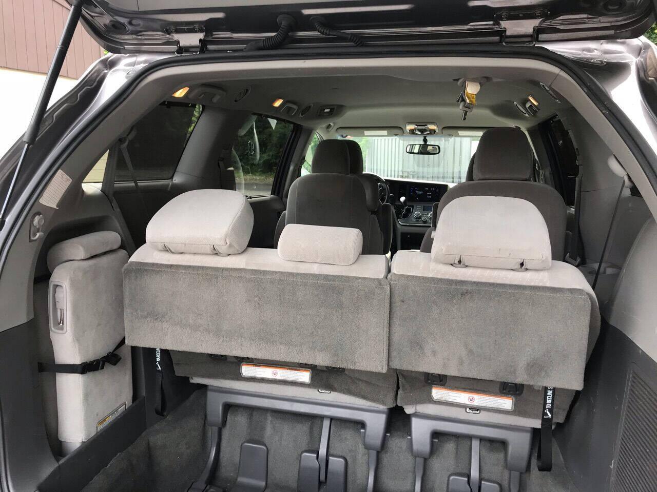 Toyota Sienna LE FWD 8-Passenger (Natl) 2017