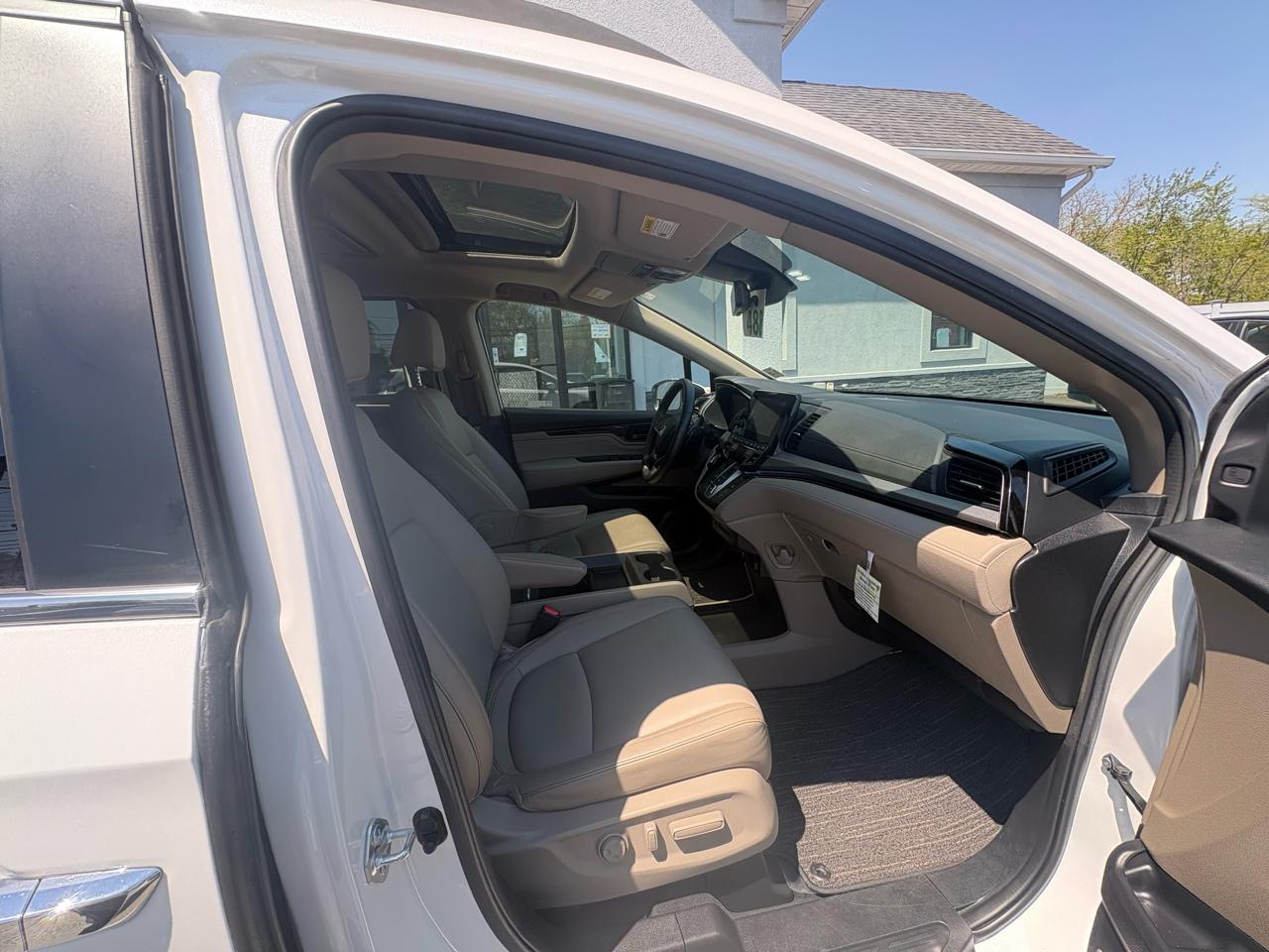 Honda Odyssey Touring Auto 2024