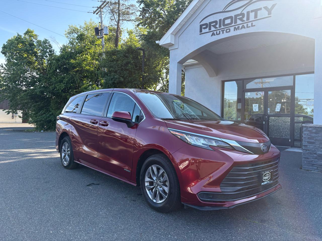 Toyota Sienna LE FWD 8-Passenger (Natl) 2021