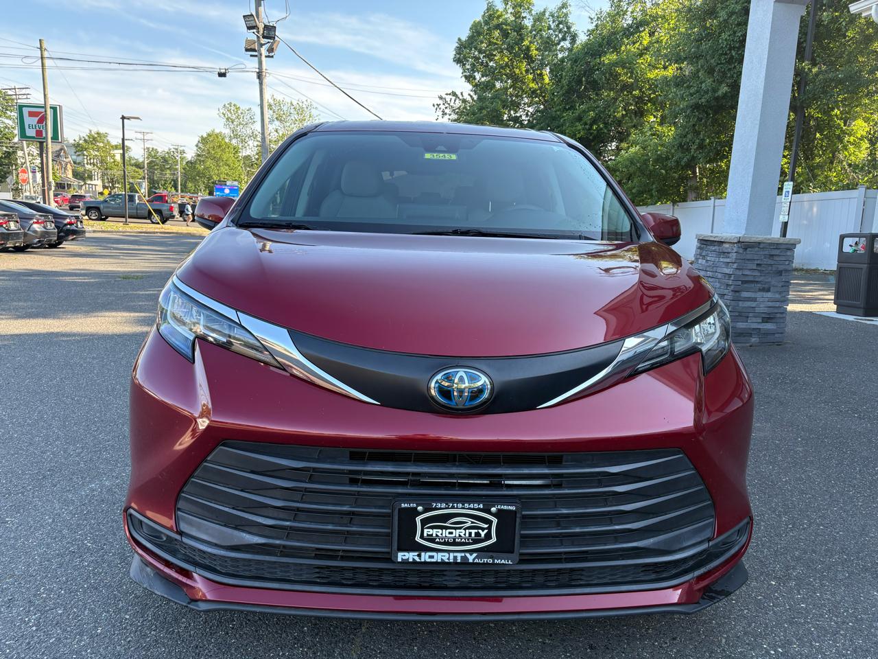 Toyota Sienna LE FWD 8-Passenger (Natl) 2021