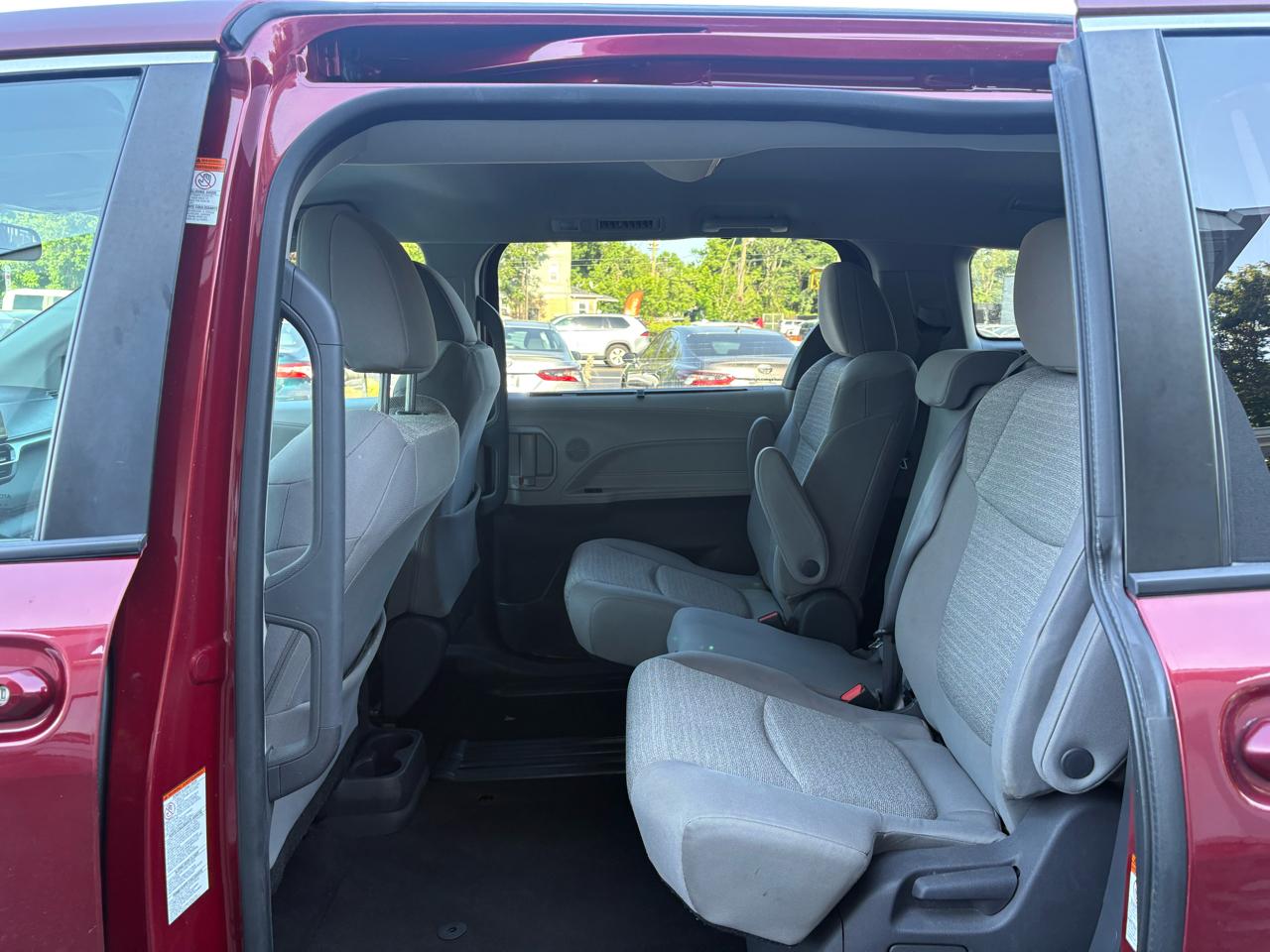 Toyota Sienna LE FWD 8-Passenger (Natl) 2021