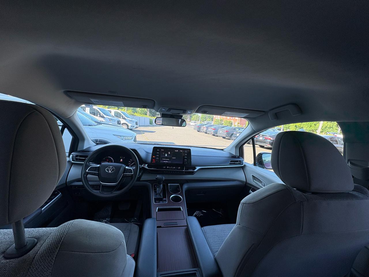 Toyota Sienna LE FWD 8-Passenger (Natl) 2021