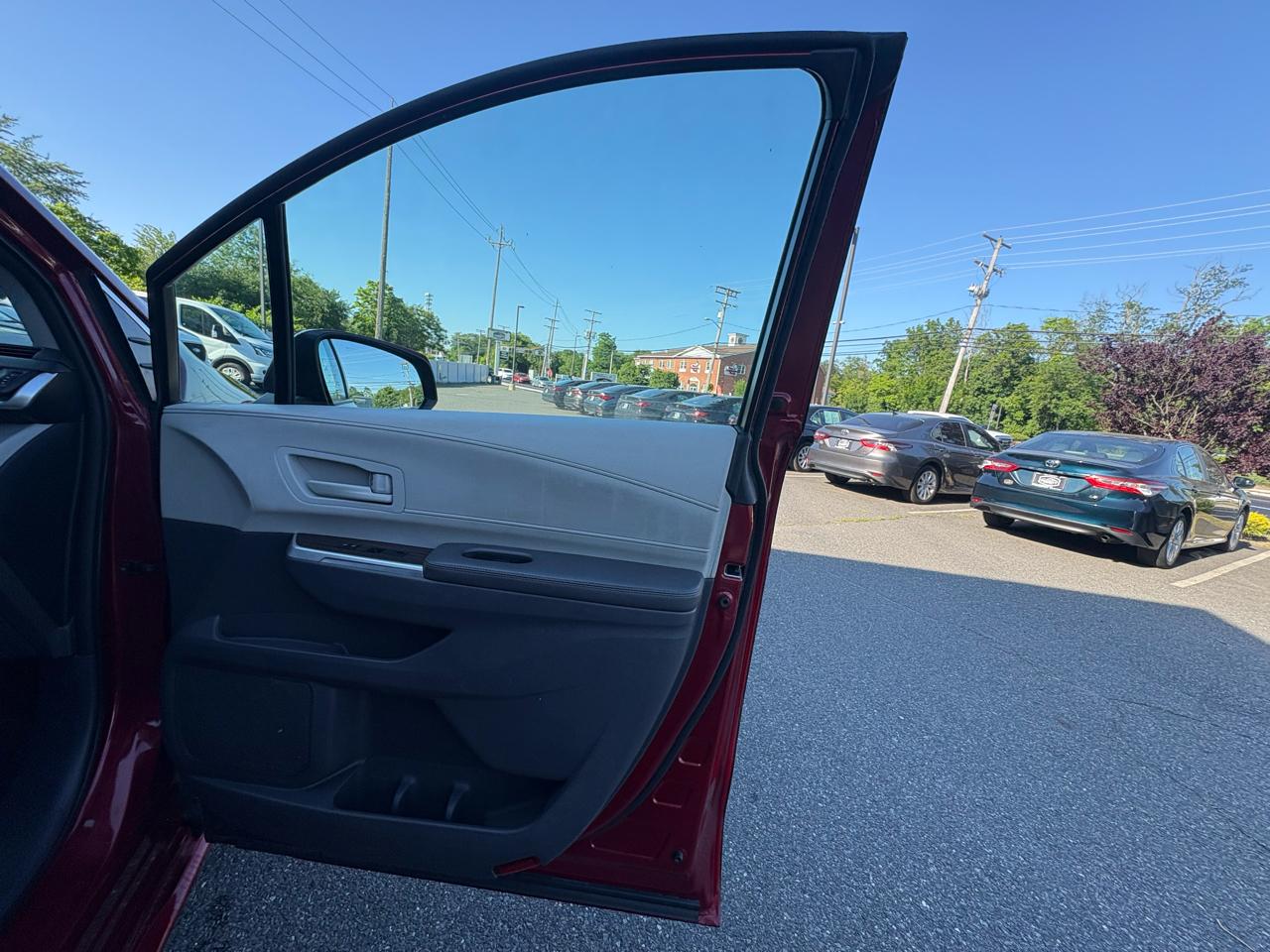 Toyota Sienna LE FWD 8-Passenger (Natl) 2021