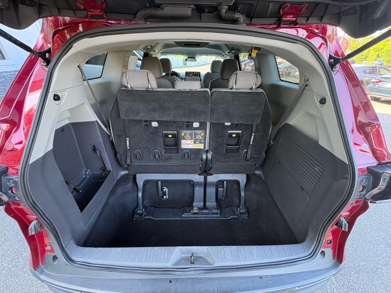 Toyota Sienna LE FWD 8-Passenger (Natl) 2021